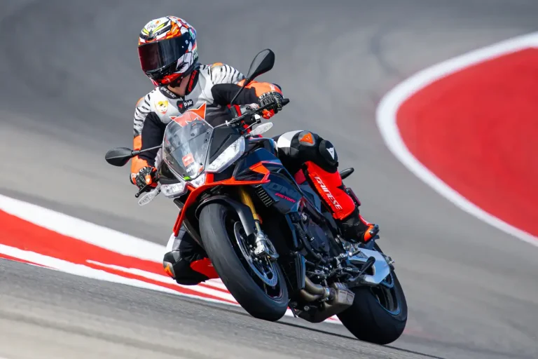 مراجعة 2026 Aprilia Tuono V4 Factory 1100: 14 حقائق سريعة