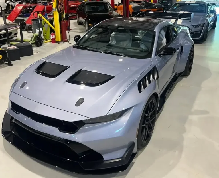 Ford Mustang GTD Dazzles باللون الأزرق بريتاني