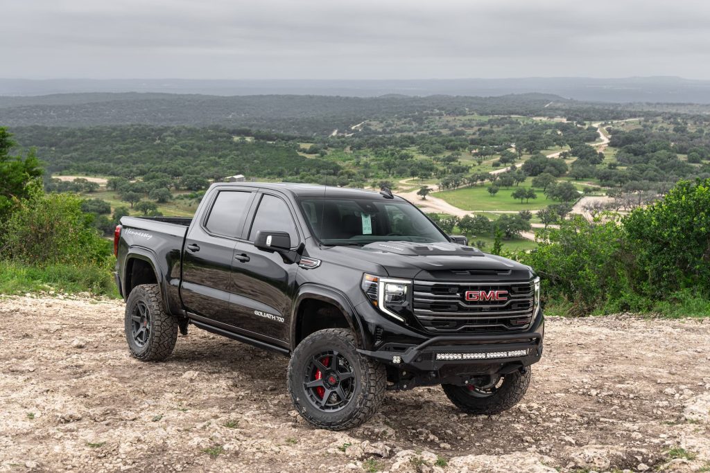 Hennessey превръща Sierra AT4 на GMC в 700-HP отговор на Raptor
