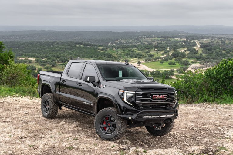 Hennessey перетворює Sierra AT4 GMC на 700-сильну відповідь Raptor