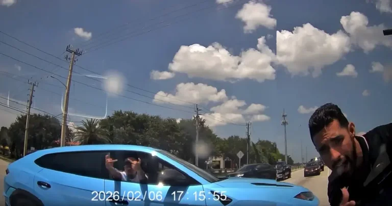 ديفي، فلوريدا: انعطف السائق بشكل قانوني إلى اليسار عبر Lamborghini Parade Blocking Traffic، متجاهلاً محاولة الموظف إيقاف التقاطع