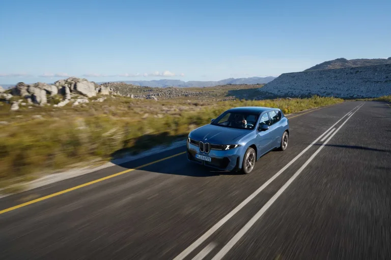 الجولة التالية لـ BMW Innovation Campaign Enters: مقاطع فيديو فكاهية تعرض التقنيات الذكية في BMW iX3 وi7