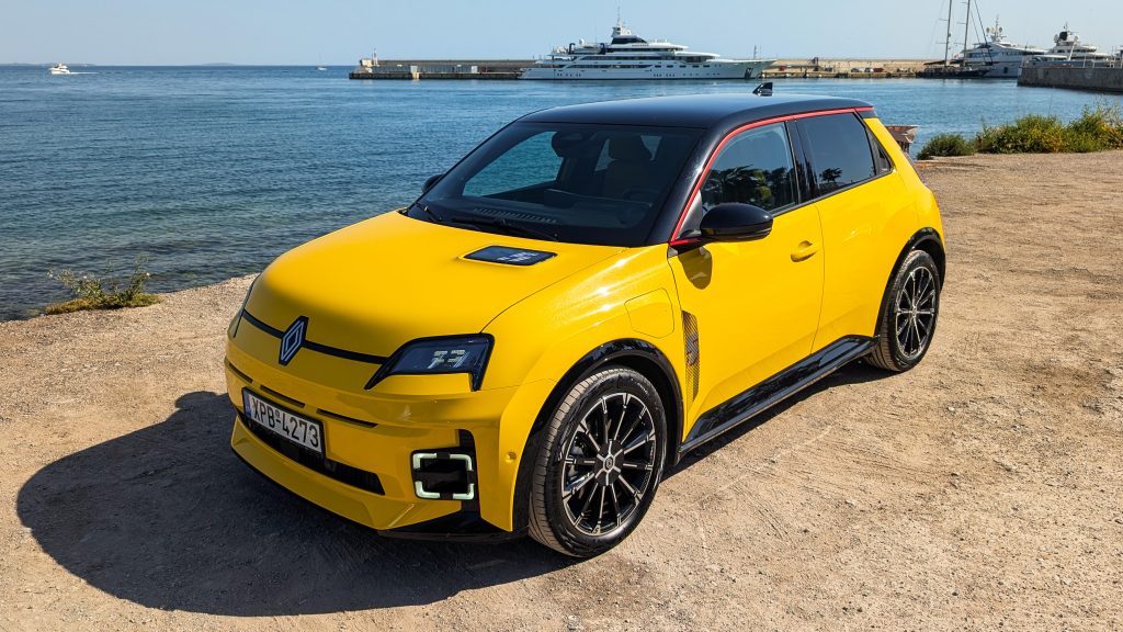 Чому американцям ніколи не дістанеться веселий Renault 5 E-Tech 2026 року — огляд