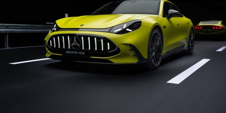 سيارة Mercedes-AMG GT 4-Türer Coupé الجديدة: ثورة في الأداء. شدة قصوى.