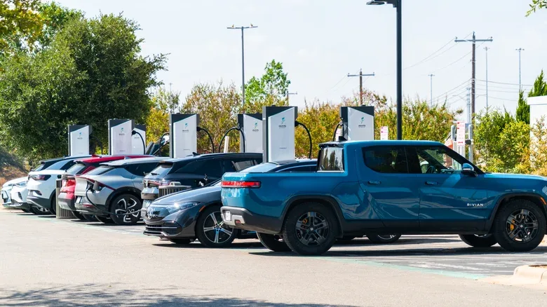 MIT Study Debunks Facebook Myths: EVs Outperform Gas Cars on Emissions Across the U.S.