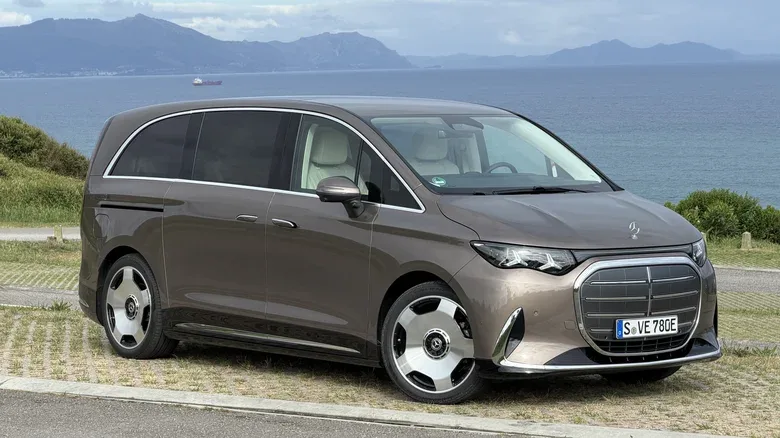 2028 Mercedes-Benz VLE Is The Most Exciting New Luxury Car In Ages