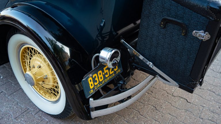 Antes de que las placas de matrícula fueran estándar, la gente tenía que ser creativa