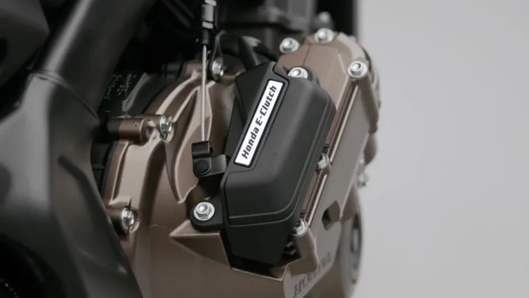 Как работи иновативната електронна съединителна система E-Clutch на Honda и на кои мотоциклети присъства