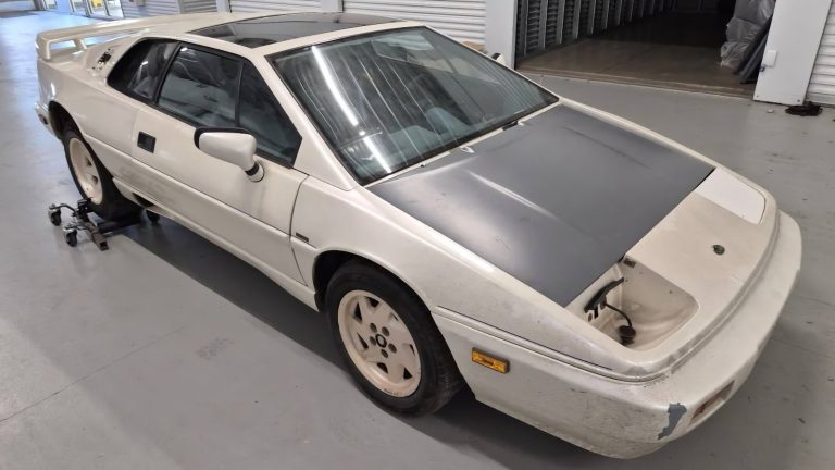 بسعر 6500 دولار، هل يستحق 1988 Lotus Esprit Roller Project المقامرة؟