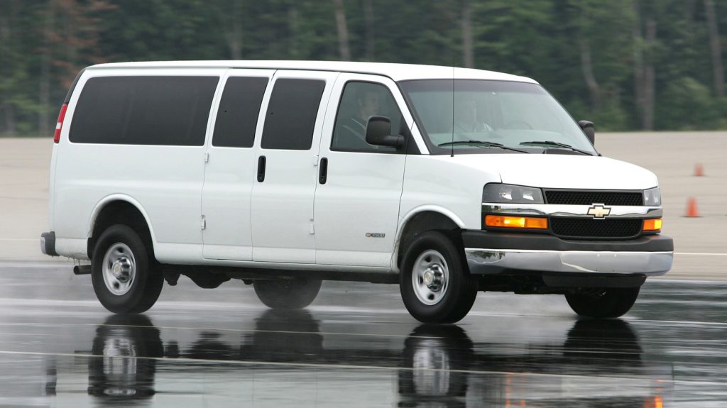 Великі новини: Chevrolet Express 2027 — це той самий фургон, що й у 2026, 2025, 2024 роках…