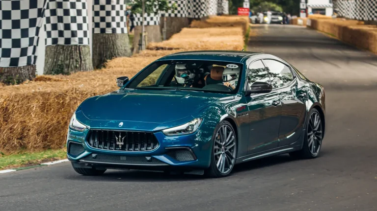 Știți că sedanurile s-au întors când chiar și Maserati lucrează la unul nou
