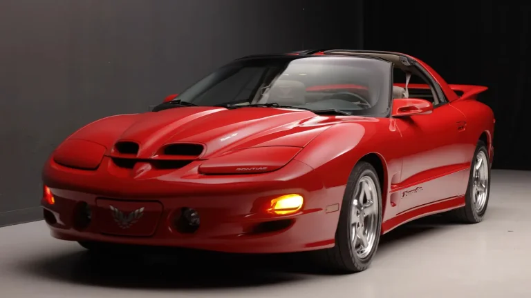 Fiecare generație Pontiac Firebird clasată după viteza maximă
