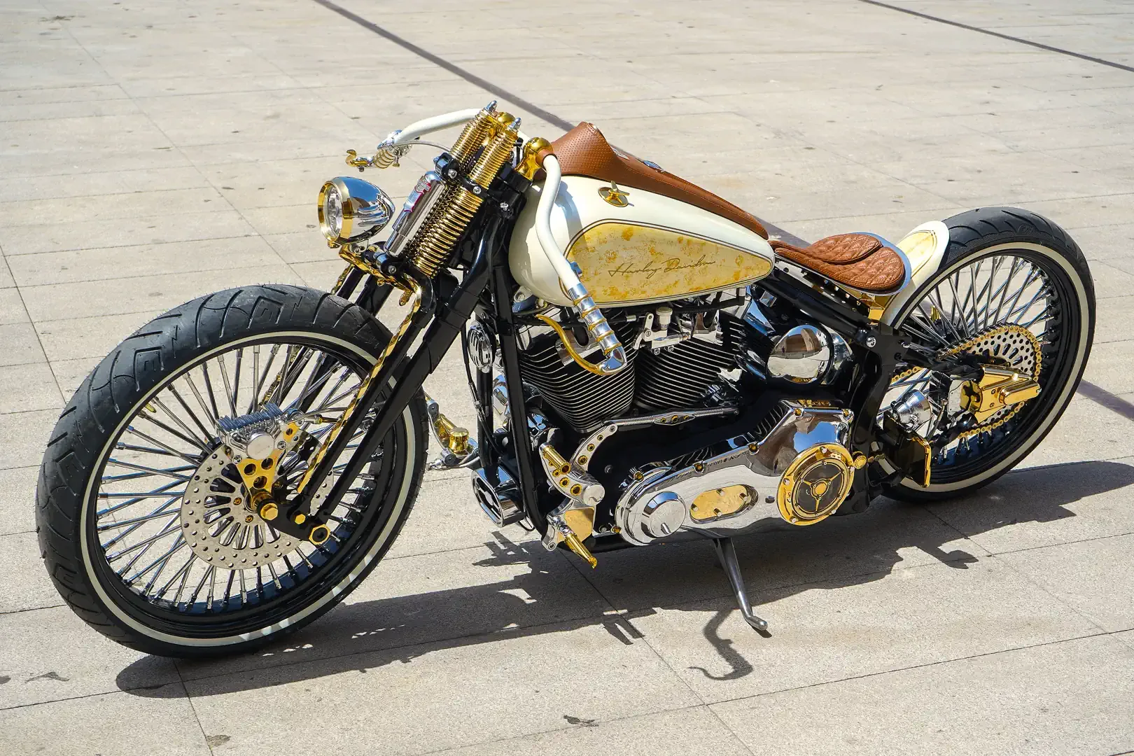 Lord Drake Kustoms Unveils Babylon: A Custom Harley-Davidson Masterpiece with 10 Replicas on the Way