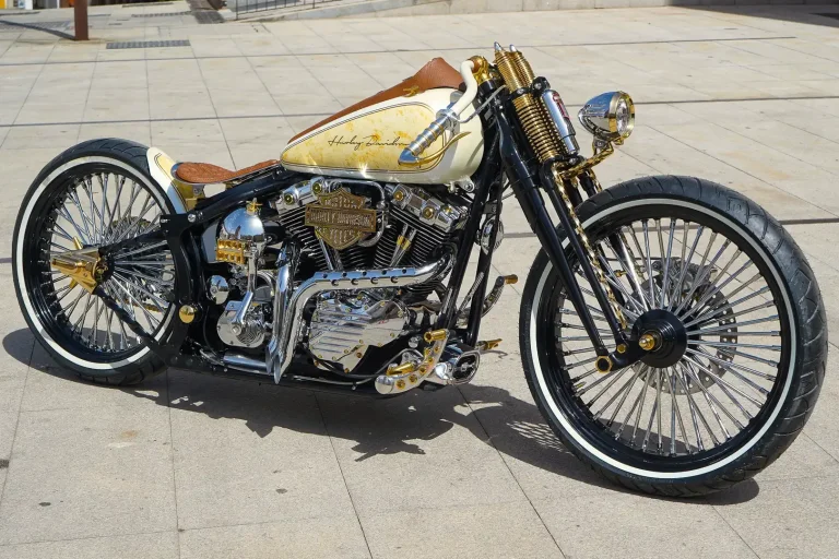 اللورد دريك كوستومز يكشف النقاب عن Babylon: تحفة Harley-Davidson مخصصة مع 10 نسخ متماثلة في الطريق
