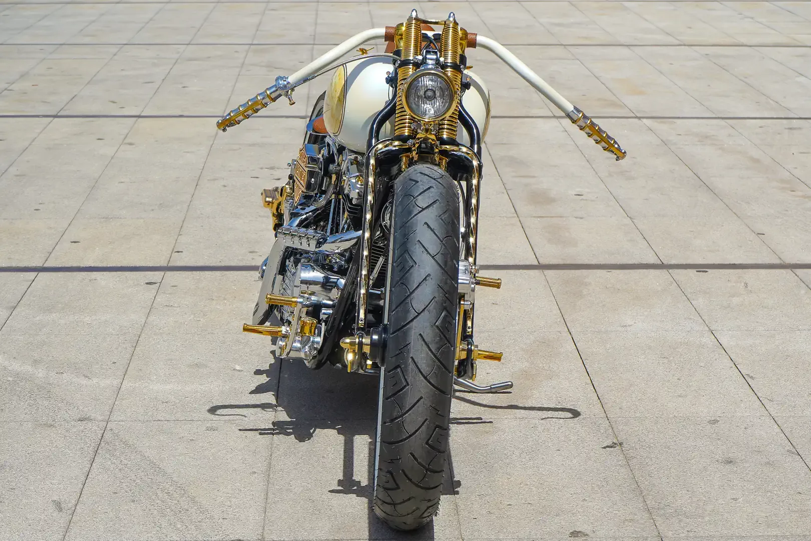 Lord Drake Kustoms Unveils Babylon: A Custom Harley-Davidson Masterpiece with 10 Replicas on the Way