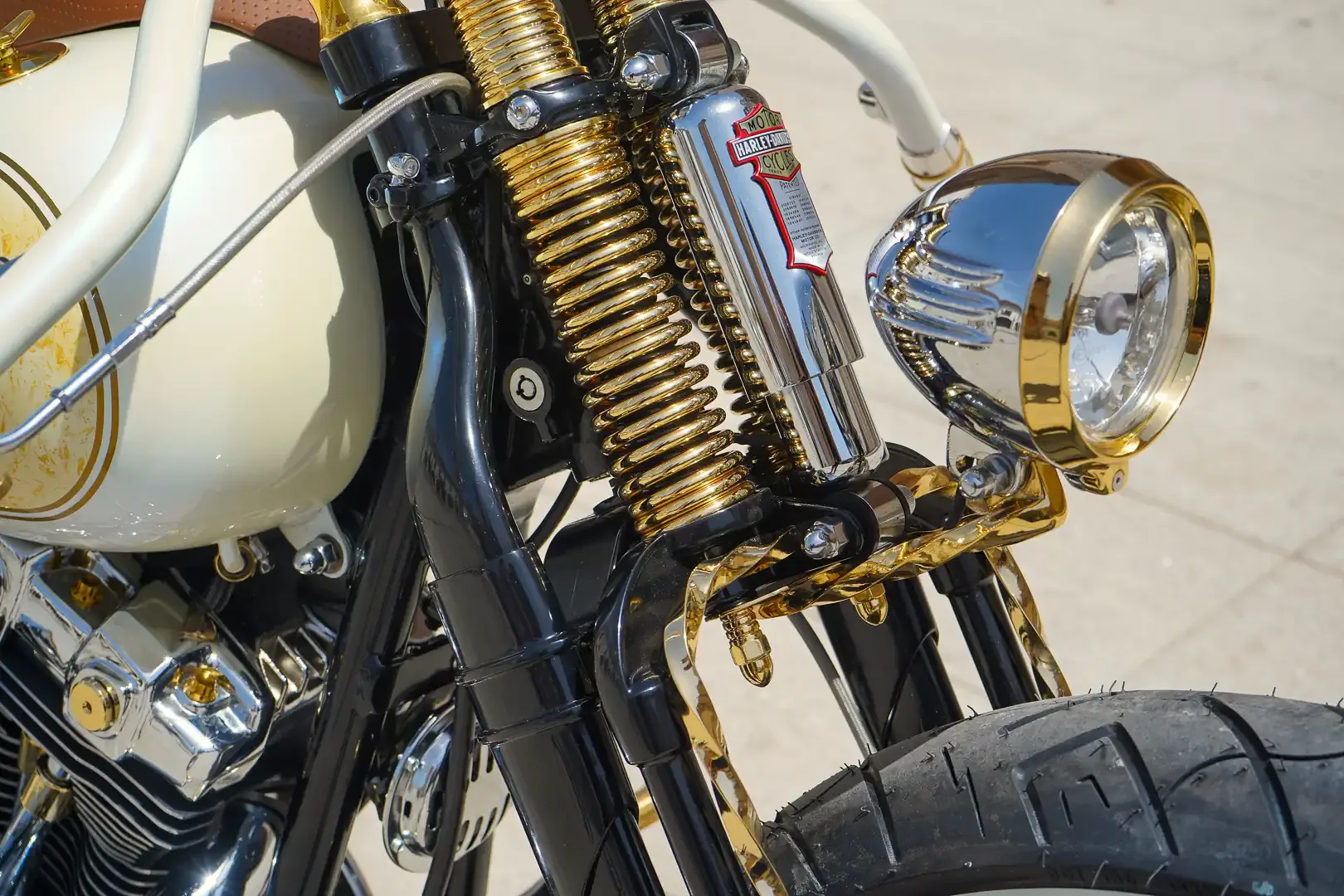Lord Drake Kustoms Unveils Babylon: A Custom Harley-Davidson Masterpiece with 10 Replicas on the Way