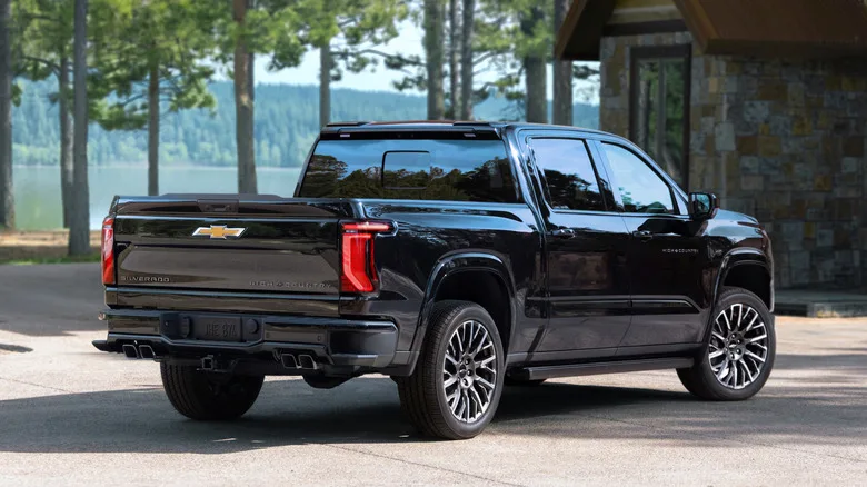 2027 Chevrolet Silverado 1500 debuts with new V8s and a passenger screen