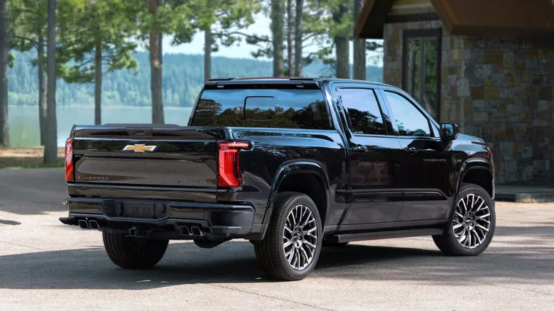 2027 Chevrolet Silverado 1500 debuts with new V8s and a passenger screen