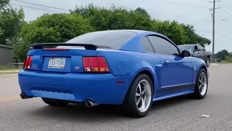 Новый Edge Ford Mustang Owners Can наконец-то получил янтарные задние фонари: видео