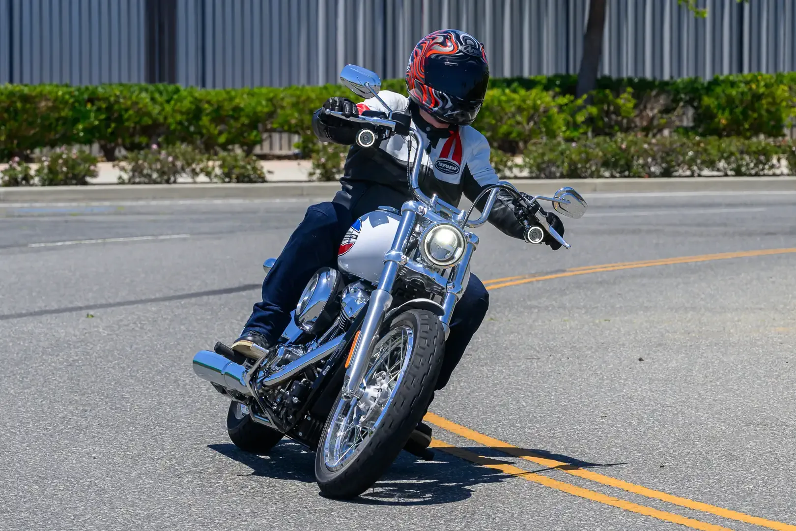 مراجعة 2026 Harley-Davidson Super Glide: 14 حقيقة أساسية