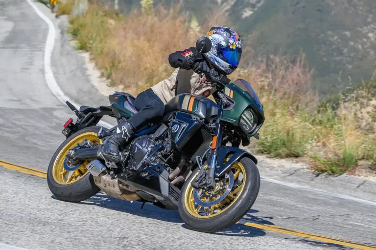 2026 Suzuki GSX-8TT Review: 13 حقيقة أساسية عن رياضة ركوب الدراجات الرياضية القديمة