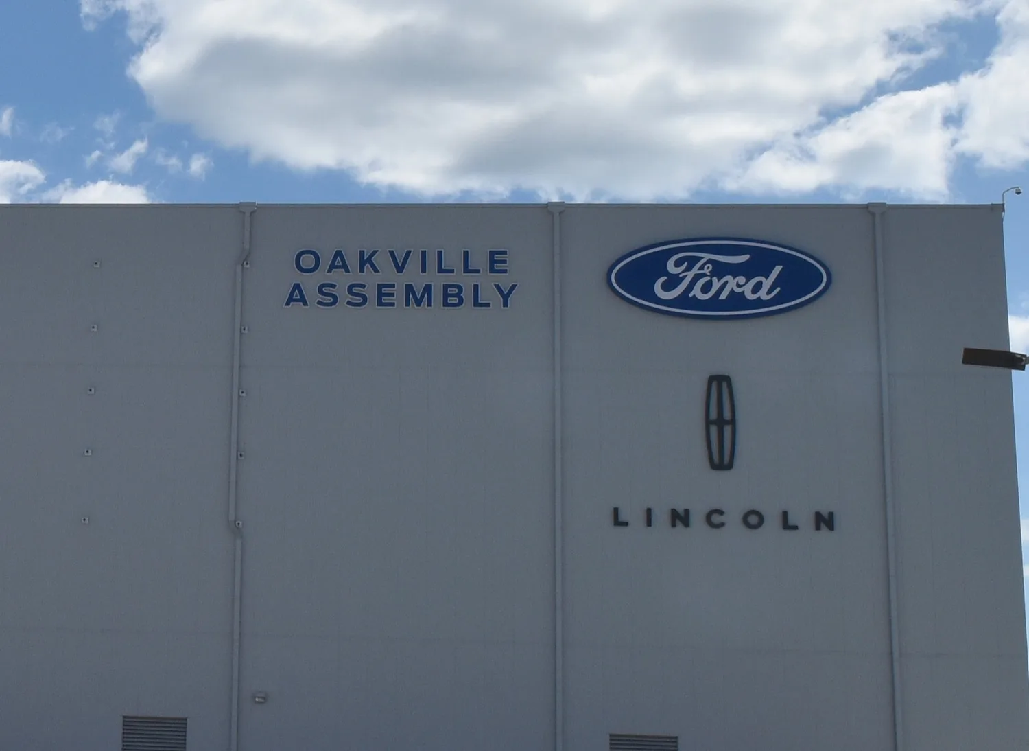 Ford Super Duty Production ще стартира в Канада това тримесечие, заводът в Оаквил е преоборудван за камиони