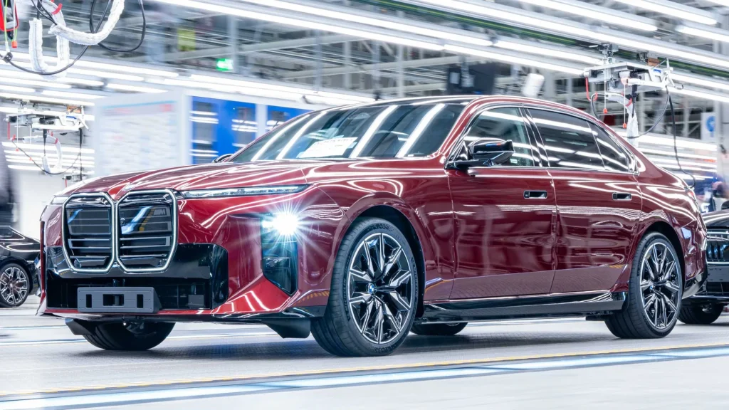 Noua serie BMW 7 intră în producție în Dingolfing: luxul progresiv întâlnește tehnologiile Neue Klasse