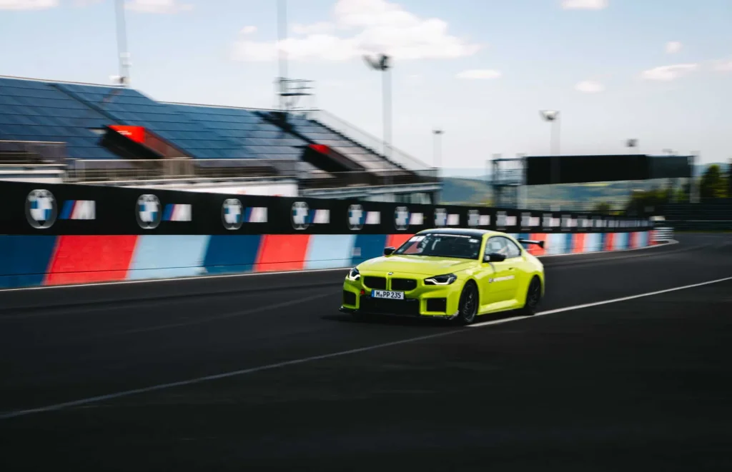 BMW M2 cu M Performance Track Kit bate recordul Nordschleife