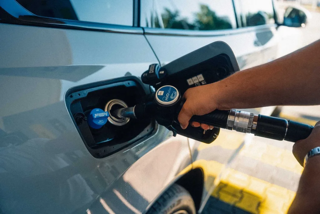Eni și BMW Group Partner vor alimenta flotele corporative cu biocombustibil diesel Enilive HVO