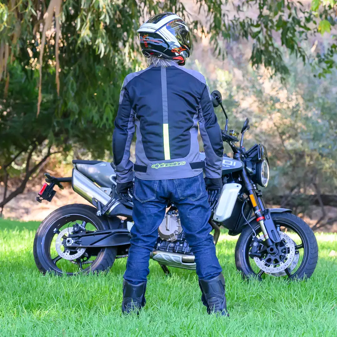 مراجعة سترة Alpinestars T-SP X Superair: ركوب الصيف مثالي