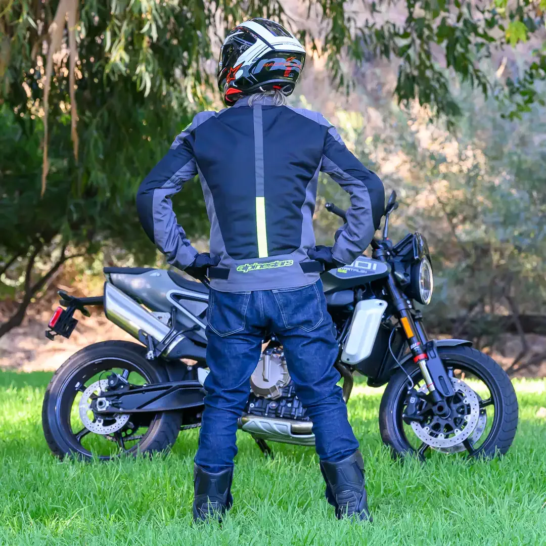 مراجعة سترة Alpinestars T-SP X Superair: ركوب الصيف مثالي
