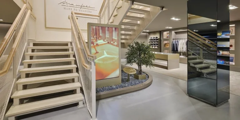 افتتاح Mercedes-Benz Studio Los Angeles: العلامة التجارية تجلب مفهوم الاستوديو العالمي ومركز MANUFAKTUR المصمم خصيصًا للقياس إلى الولايات المتحدة الأمريكية