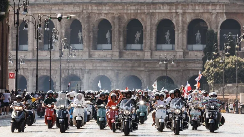 That's Amore: Thousands Rally In Rome On Two Wheels For Vespa's 80th Anniversary