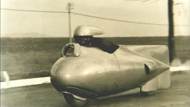 Vespa’s First Decade in Racing: Weird Machines, Record-Breaking Runs, and a Torpedo on Two Wheels