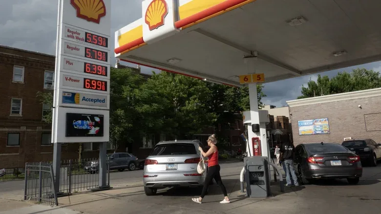 Drivers Ditch Premium for Regular Gas as Price Gap Hits Record High — Even Luxury Owners Are Cheating the System