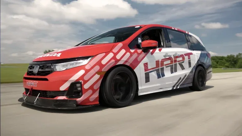 The ‘Coolest Thing Made in Alabama’ Is a Honda Odyssey Race Van