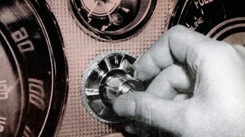 Chrysler's 1958 "Auto-Pilot" كان واحدًا من أولى أنظمة التحكم في السرعة الحديثة