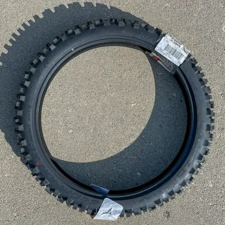 Revizuirea anvelopelor Pirelli Scorpion XC Mid Hard: Dirt-First, Street-Legal