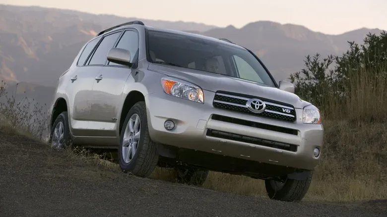 How Toyota’s RAV4 V6 embarrassed pricier crossovers and SUVs at the drag strip