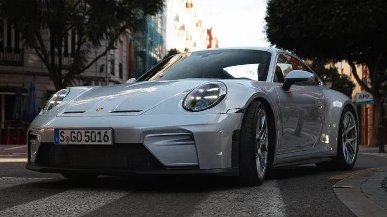 Страхотно за пистата, по-добро за улицата: Как Porsche Built 911 GT3 Touring