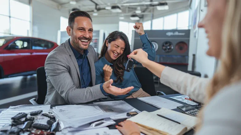 Nearly One in Four New-Car Buyers Took Out 7-Year Loans Last Quarter