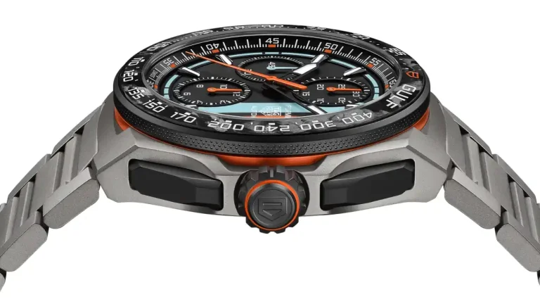 Новият TAG Heuer Gulf Chronograph е в съответствие със състезателните цветове на отбора на Trackhouse MotoGP