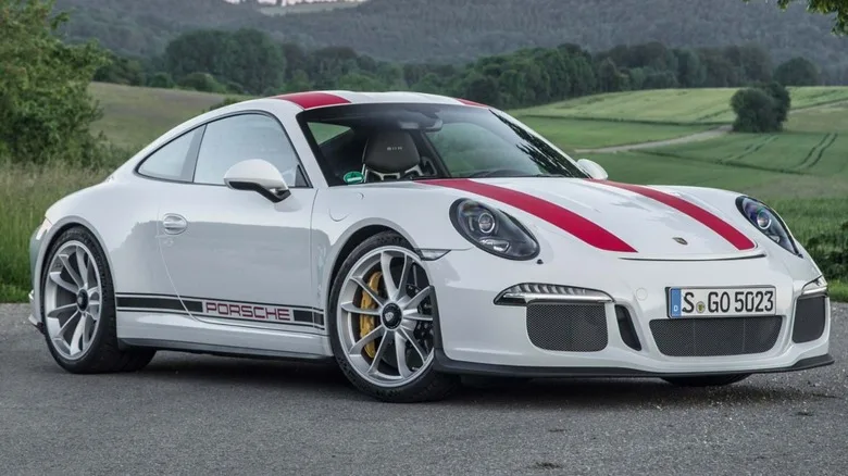 Страхотно за пистата, по-добро за улицата: Как Porsche Built 911 GT3 Touring