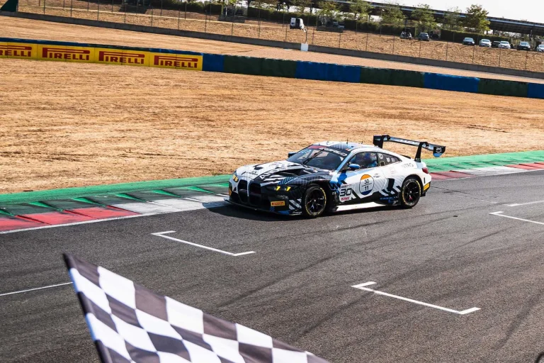 Mașina Silver Cup a echipei WRT câștigă podiumul general la Magny-Cours în GT World Challenge Europe