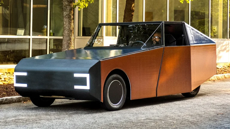 تولد السيارة الكهربائية الطلابية المدعومة بـ BMW طاقة فائضة باستخدام 1700 خلية شمسية