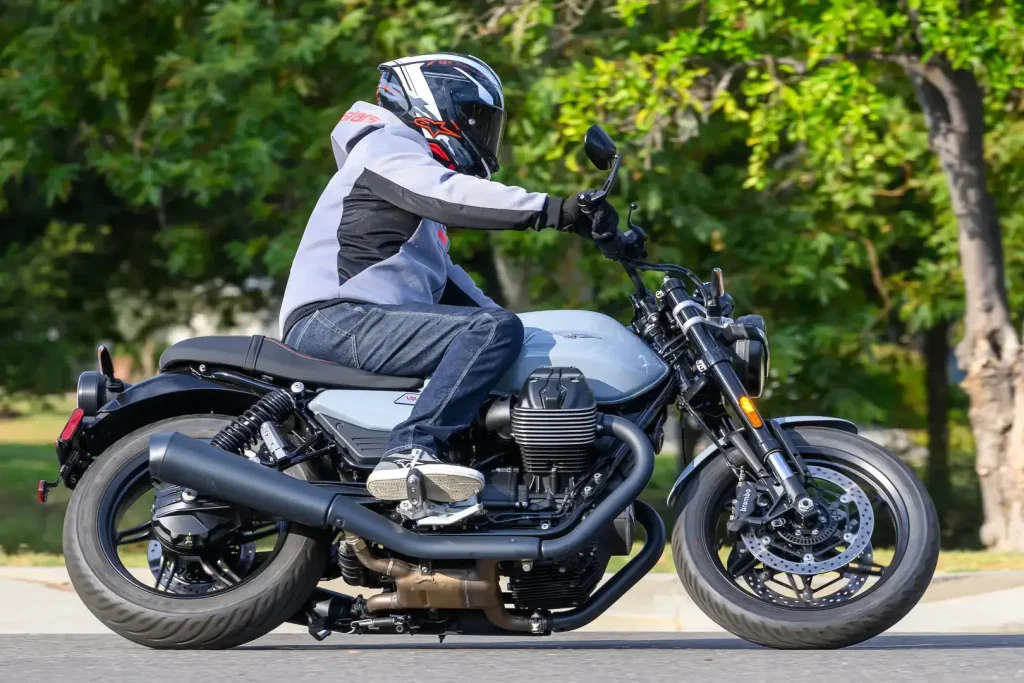 Revizuire Alpinestars Chrome Superairflow: Hanocă cu plasă CE AA