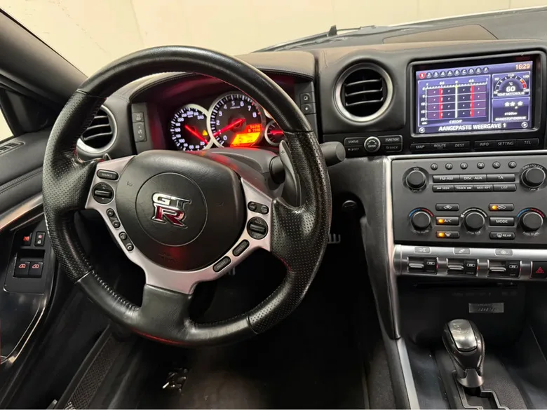 Alguien levantó un Nissan GT-R, atornilló un repuesto al techo y lo llamó todoterreno