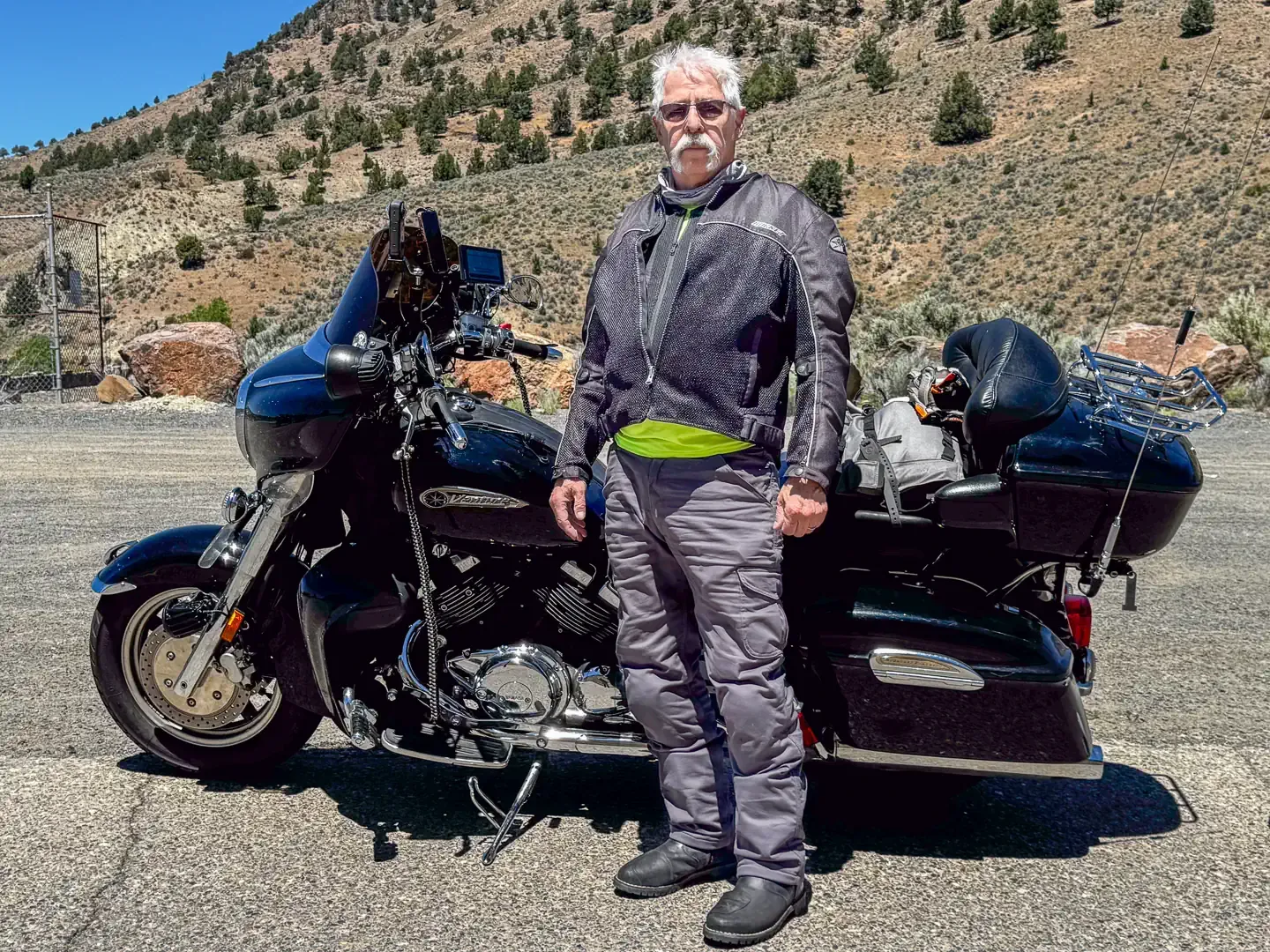 Old Soul Moto AAA Armored Motorcycle Pants Review: Protecția întâlnește stilul casual