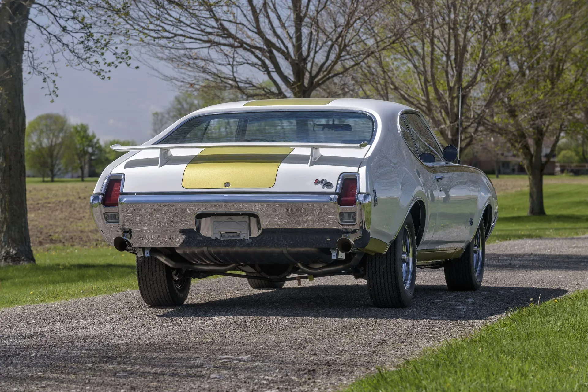The 1969 Hurst/Olds Came with a ‘His and Hers’ Shifter—And It Meant Exactly What You Thought