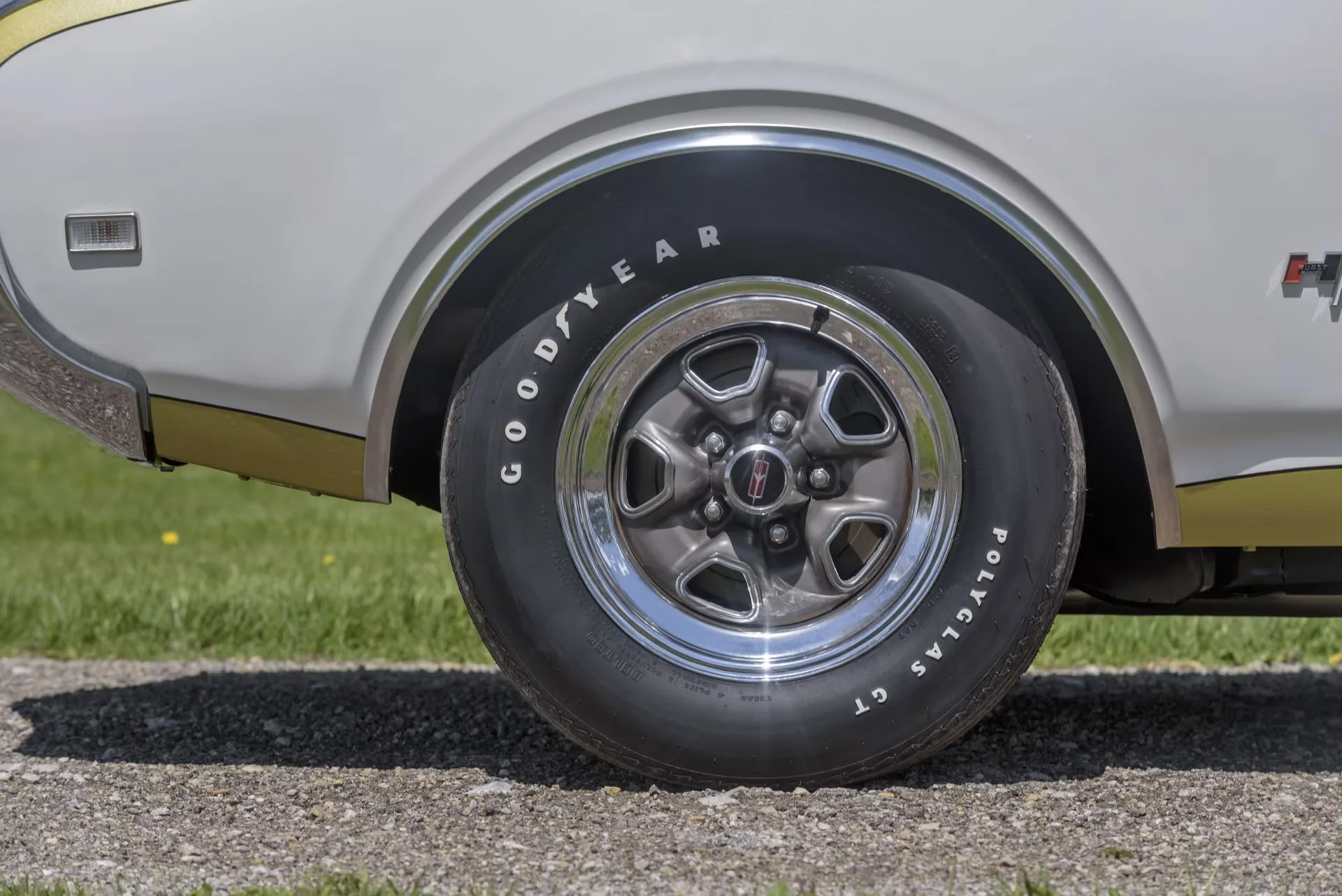 The 1969 Hurst/Olds Came with a ‘His and Hers’ Shifter—And It Meant Exactly What You Thought